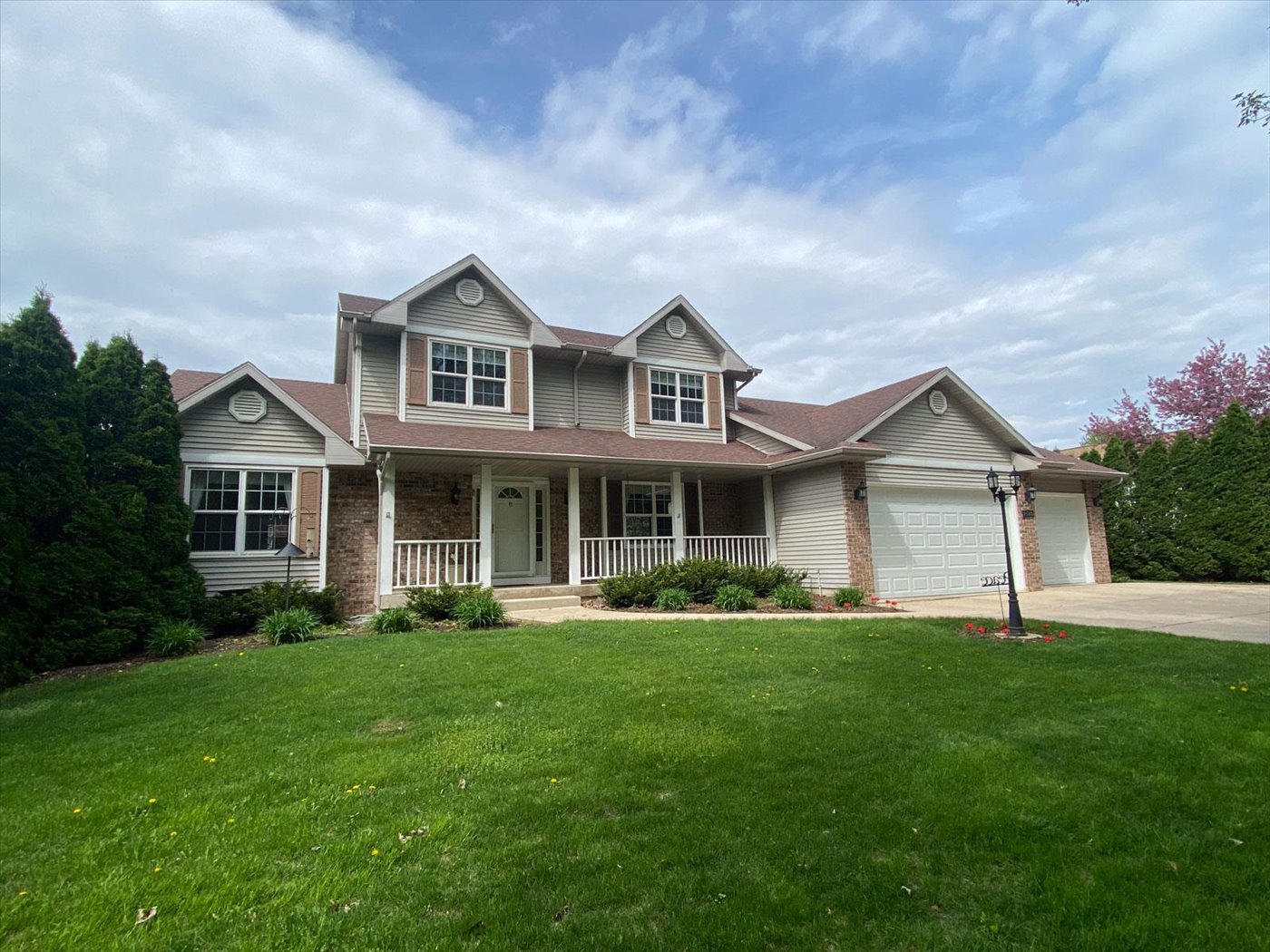 Top Reasons to Choose the Ferraro Real Estate Team for Waterfront Property Sales in Cottage Grove, WI header image.