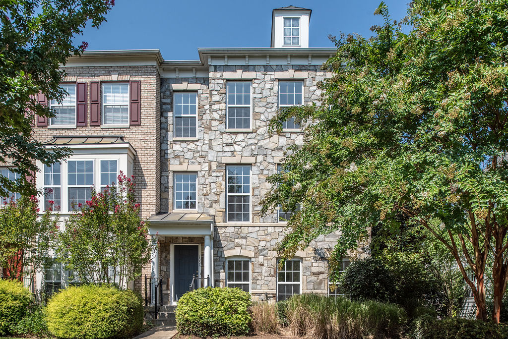 Village of Idlewild 1006 Hampton Street, Fredericksburg, VA 22401 Open House! By-12:45Team header image.