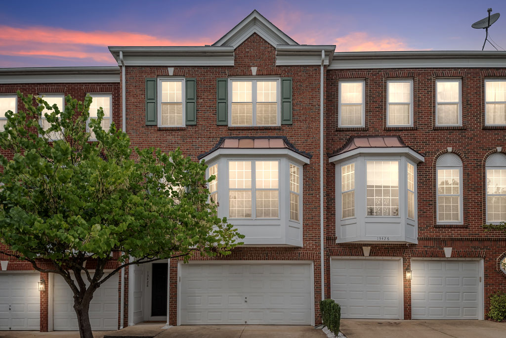 Faircrest 13428 Matthews Vista Dr Centreville, VA 20120 Open House! By-12:45Team header image.