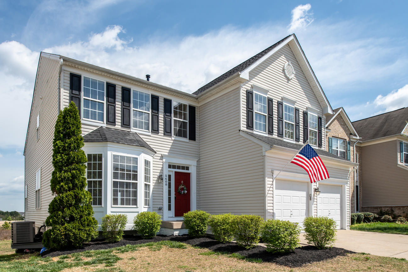 The Fall's at Lee's Parke - 5608 Joshua Tree Circle, Fredericksburg, VA 22407 - Just Listed by 12:45 Team! header image.
