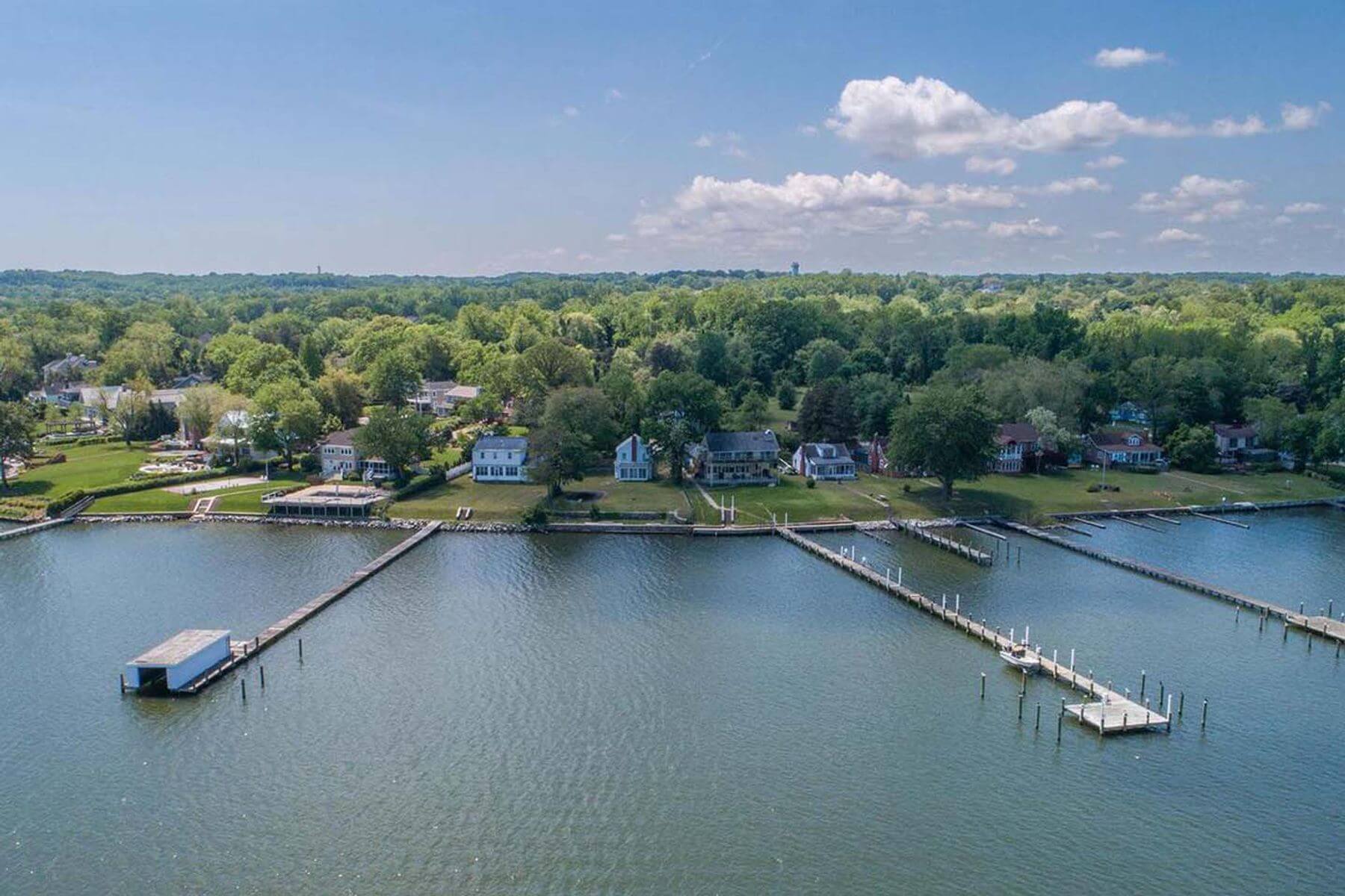 Retiring in Arnold, Maryland: Amenities and services for seniors header image.