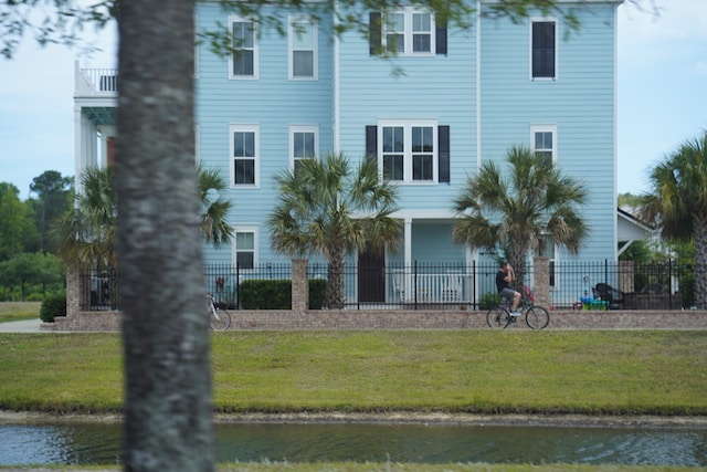 The Pros and Cons of Living in a Gated Community in Florida header image.