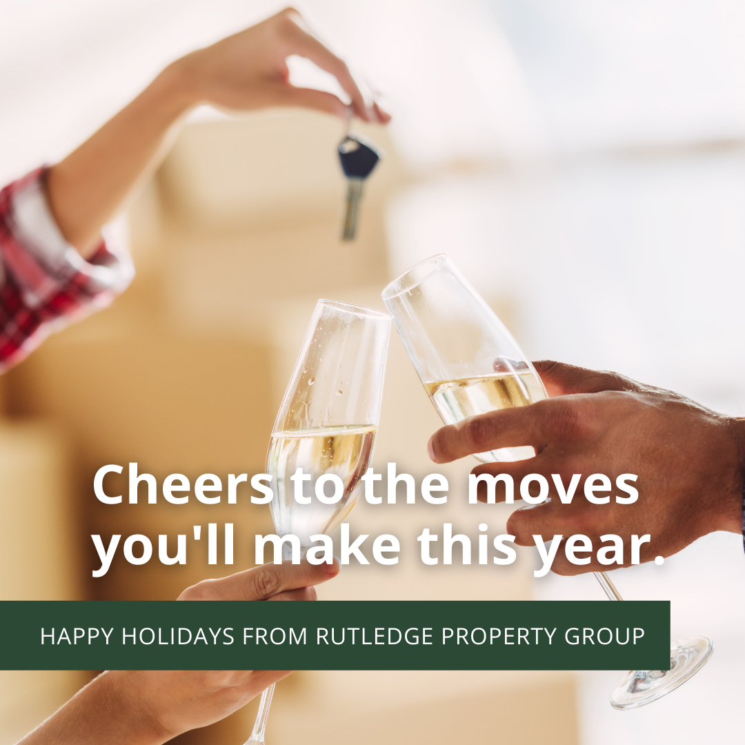 2 people cheers with champagne to celebrate their new home