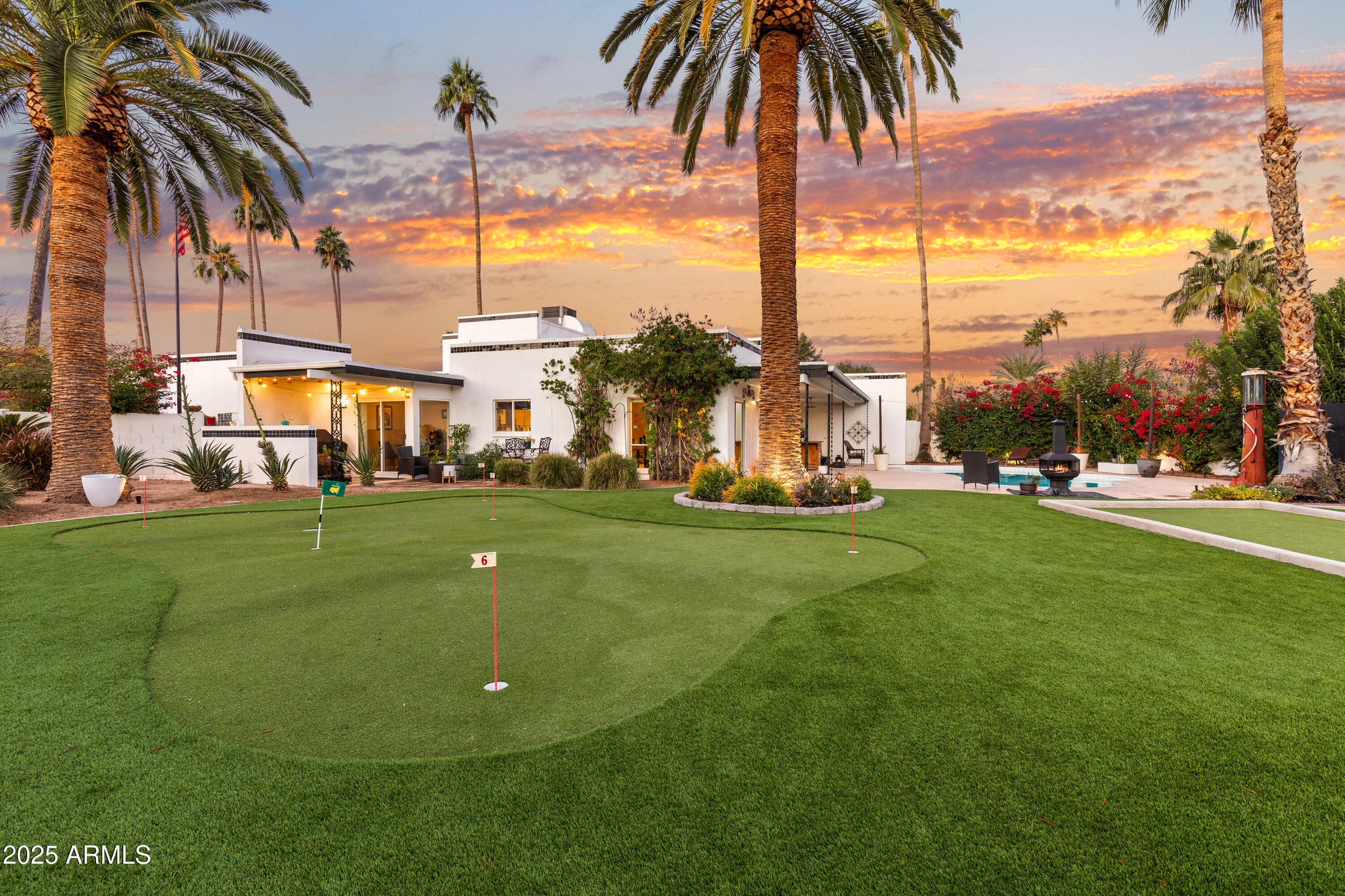 Map showing Hillcrest neighborhood boundaries within Moon Valley with nearby amenities including Moon Valley Country Club and major roads