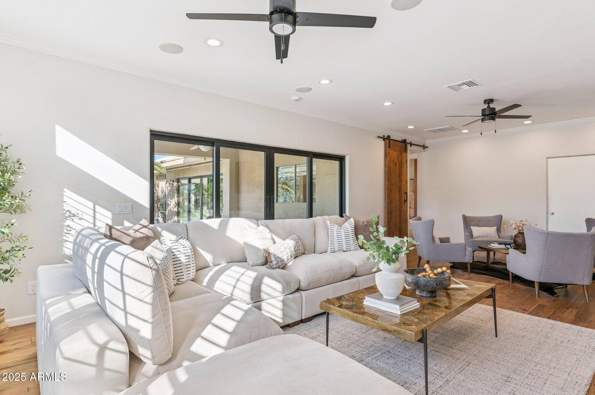 702 W Moon Valley Dr, Phoenix, AZ 85023