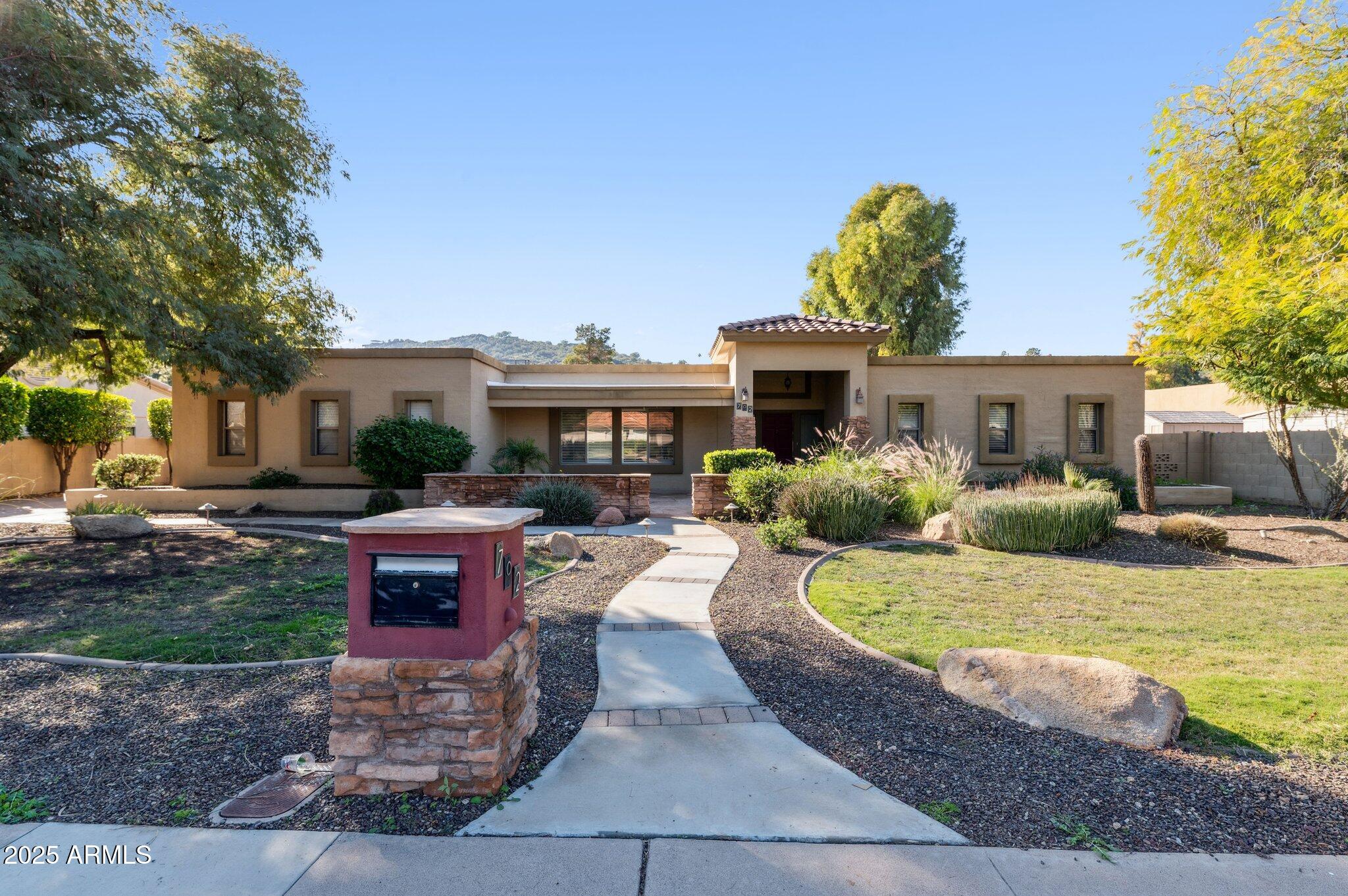 702 W MOON VALLEY DR, Phoenix, AZ 85023