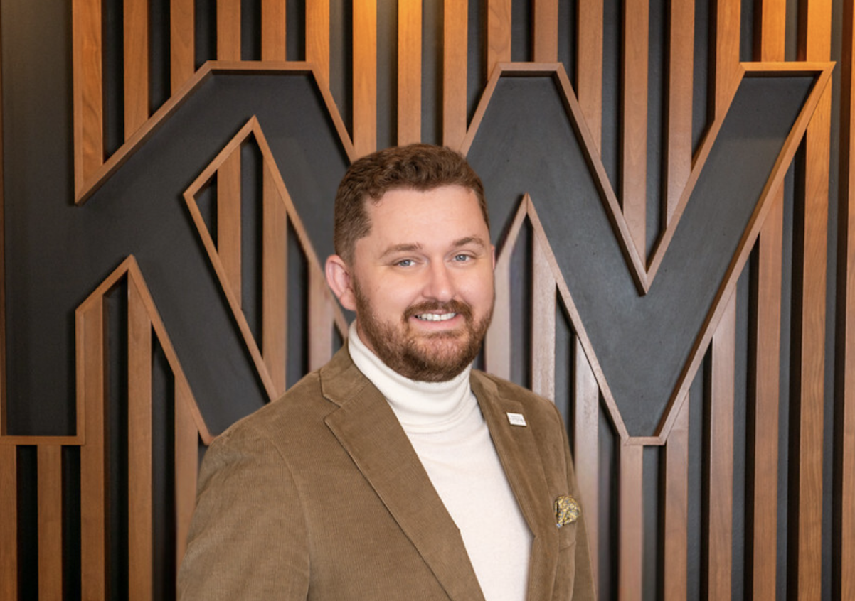 Professional Head shot of Scott Bryant; a top preforming agent in North Phoenix