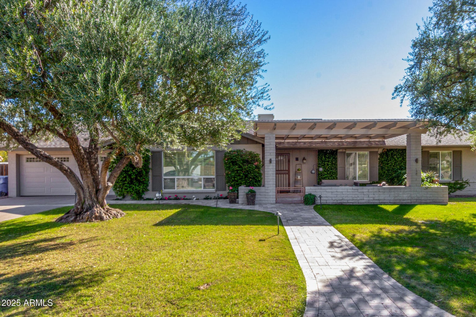 58 E Canterbury Ct, Phoenix, AZ 85022 | Moon Valley Home