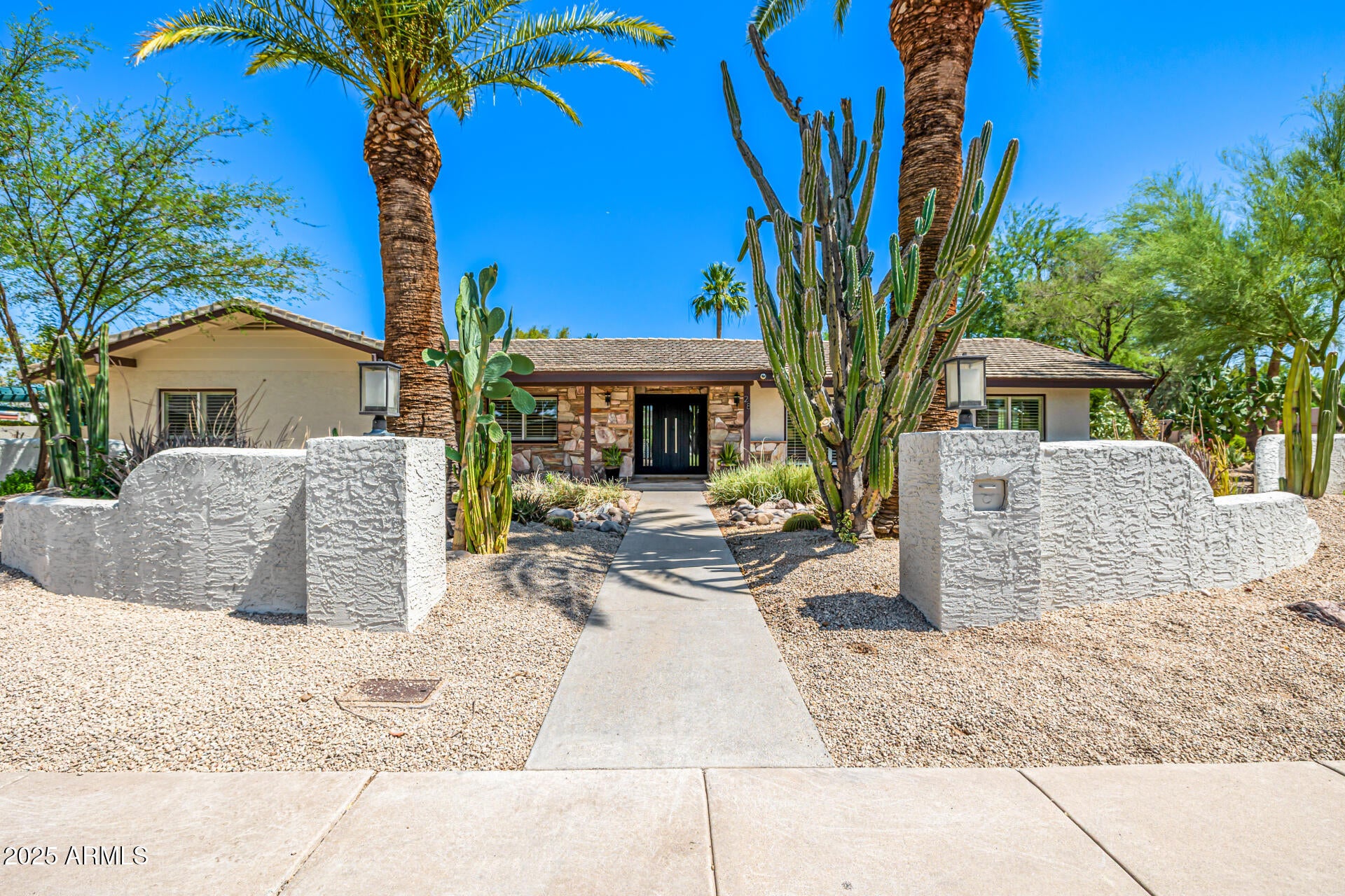 28 E WINGED FOOT Road in Moon Valley