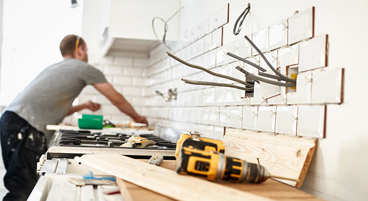 Should You Fix Your House Up or Sell Now? header image.