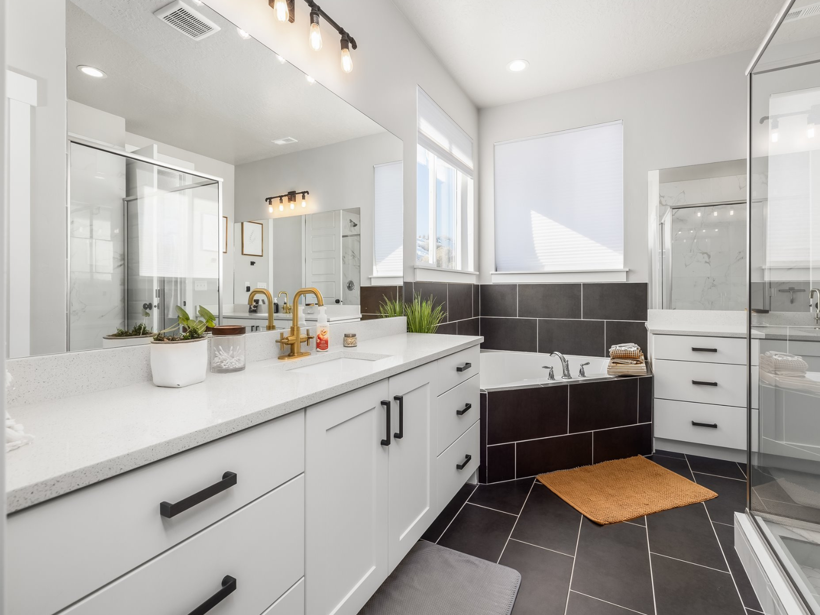 What Closing Costs to Expect when Selling a Home header image.