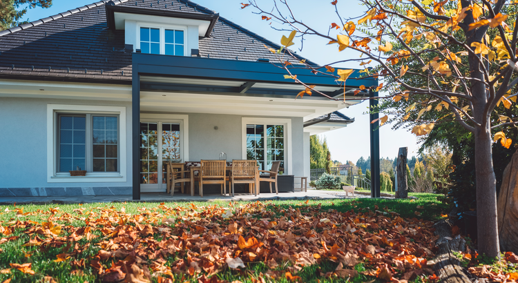 Reasons To Sell Your House Before the New Year header image.