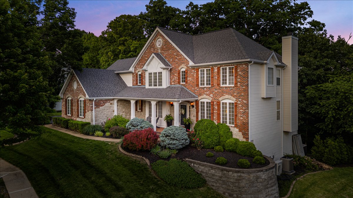 Where Luxury Meets Everyday Living in Wildwood: 1548 Garden Valley Drive header image.