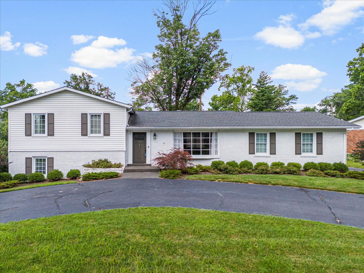 Surprising Trends in the St. Louis Housing Market This Summer header image.