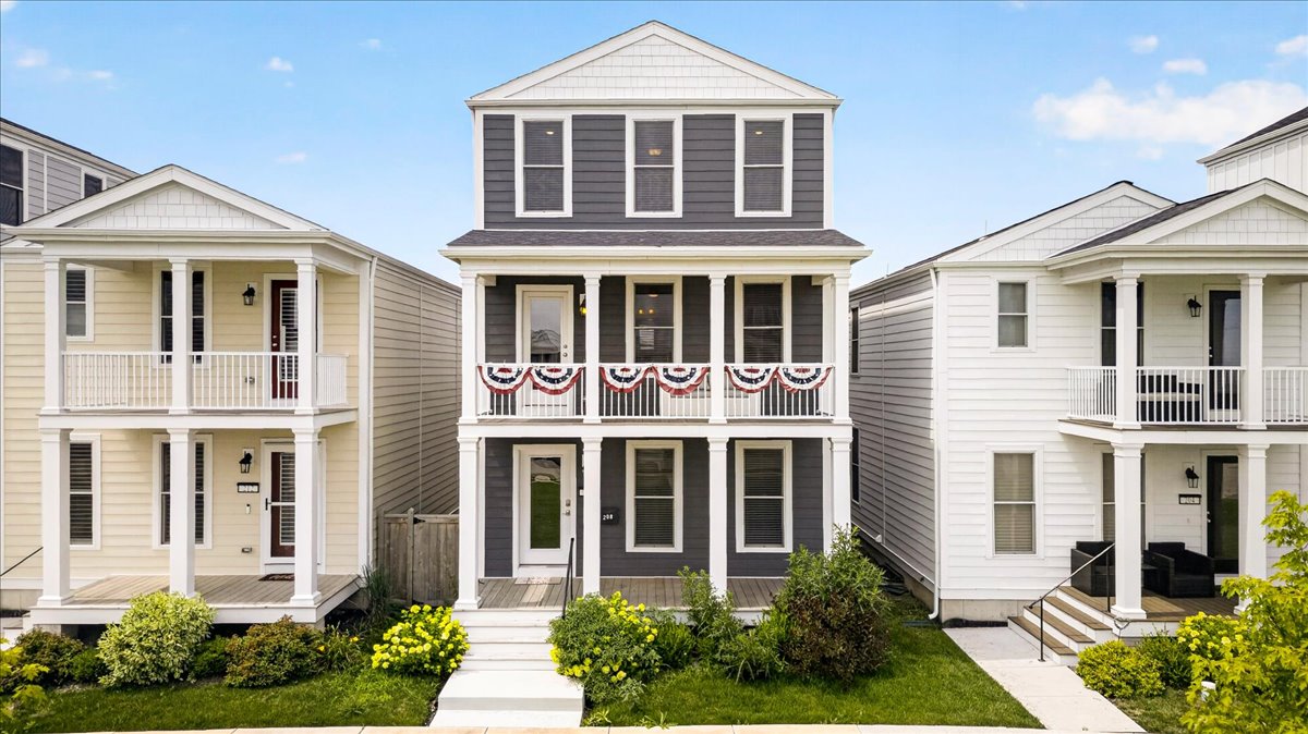 The New Town Lifestyle You've Been Dreaming About: 208 Freehold Rock Way header image.