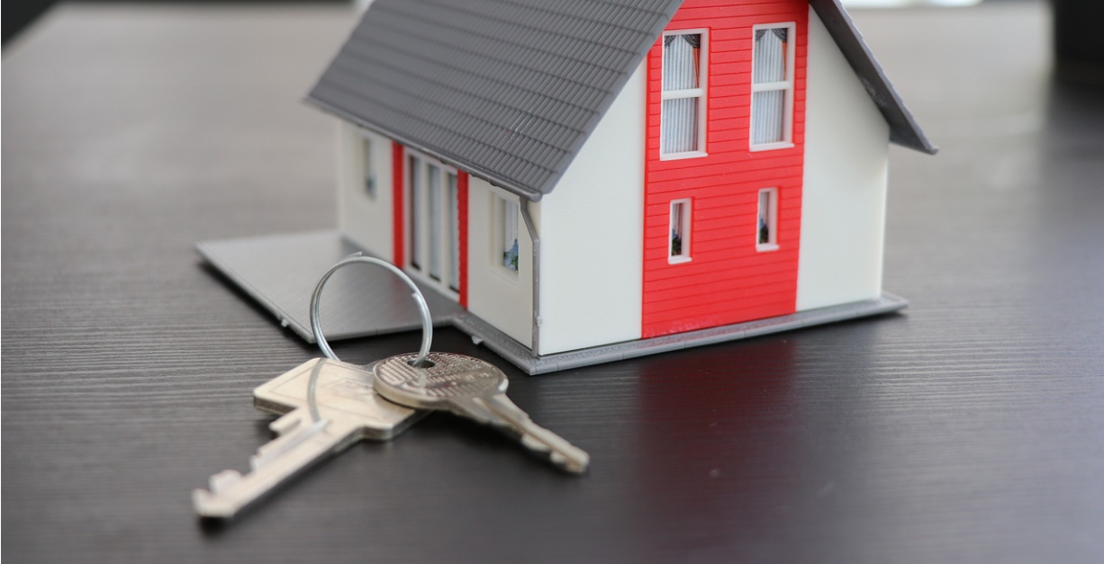 9 Key Factors to Consider When Buying a House header image.