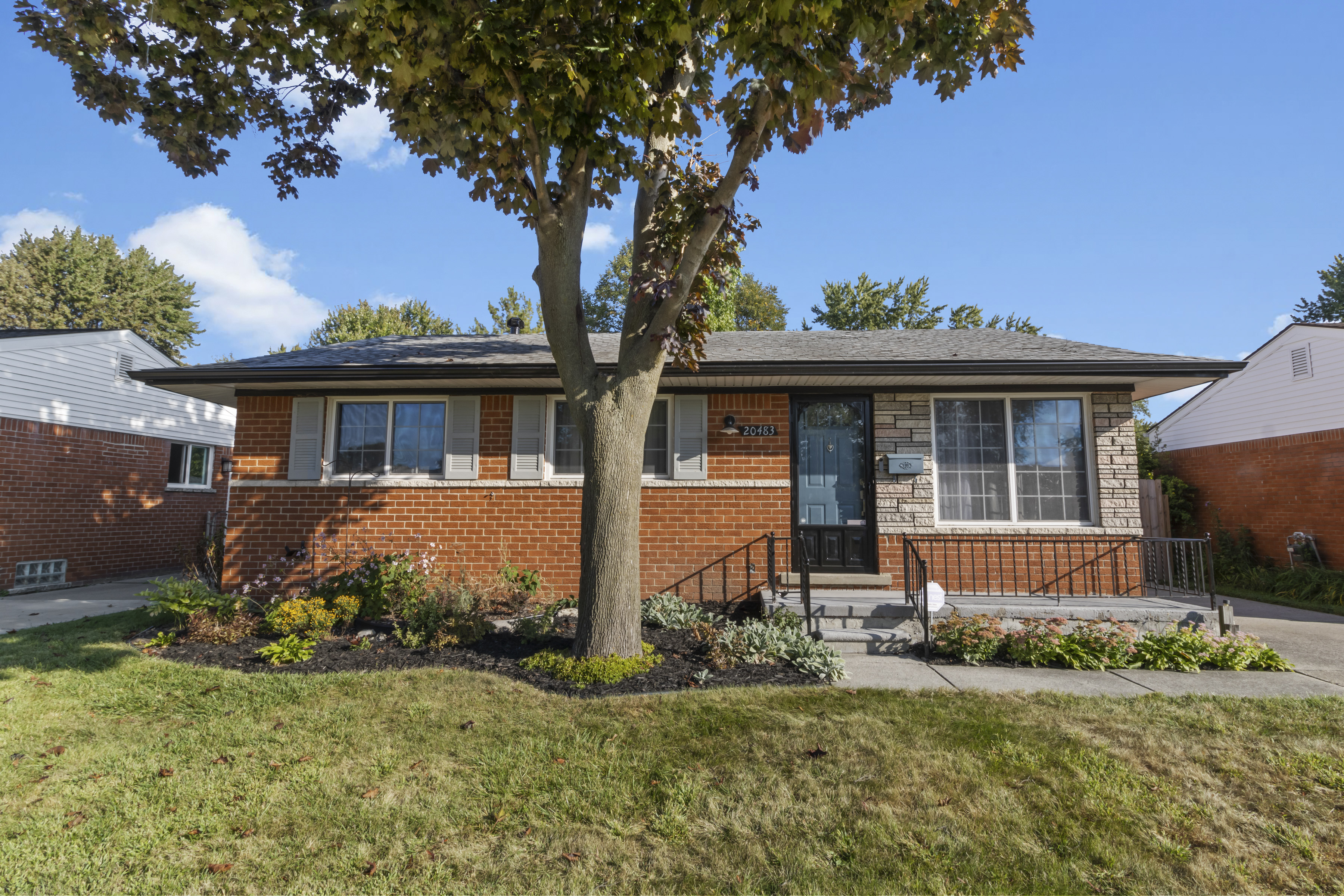 20483 Catalano St, Clinton Twp, MI 48035 header image.
