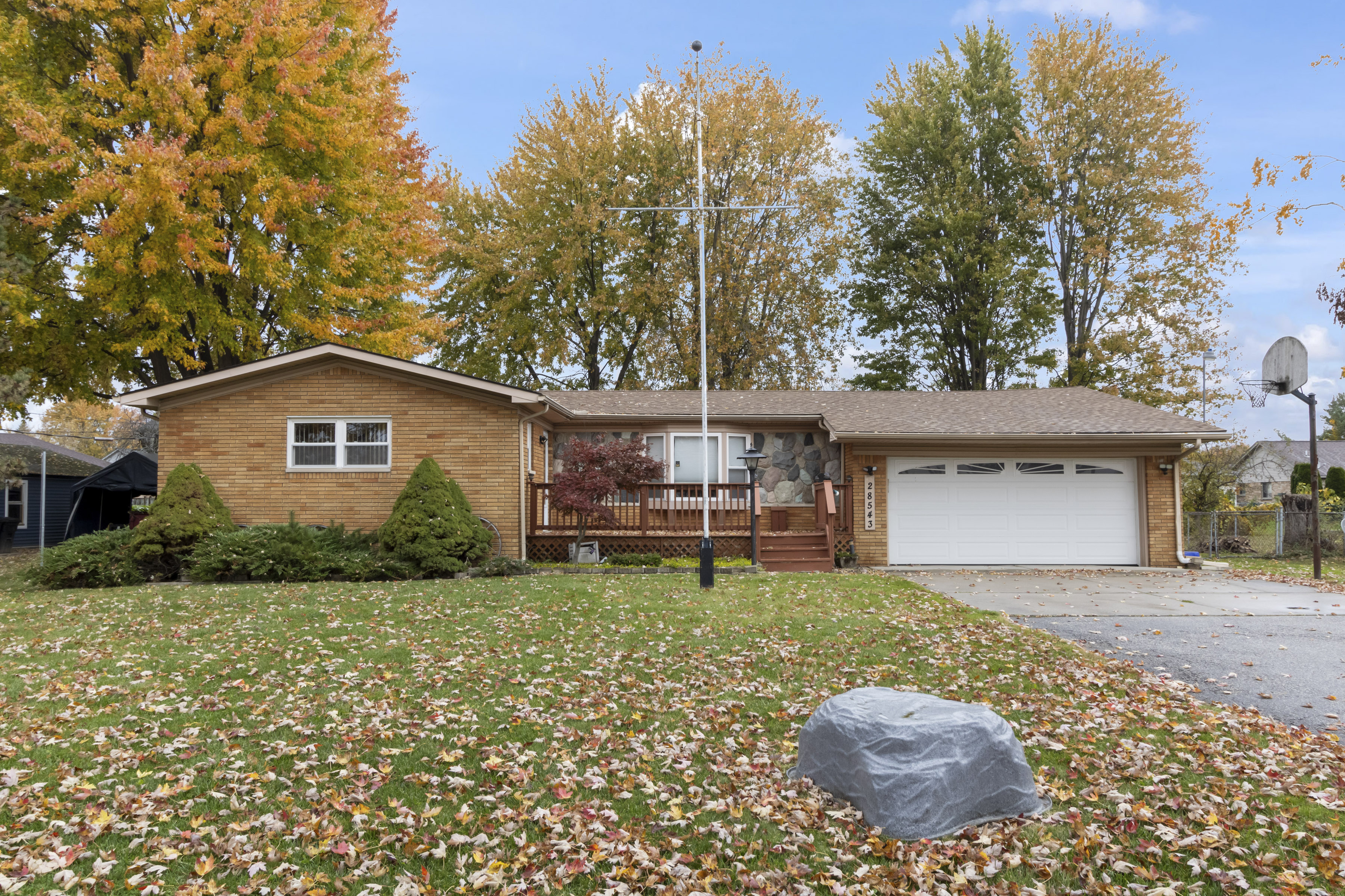 28543 Cotton Rd, Chesterfield, MI 48047 header image.