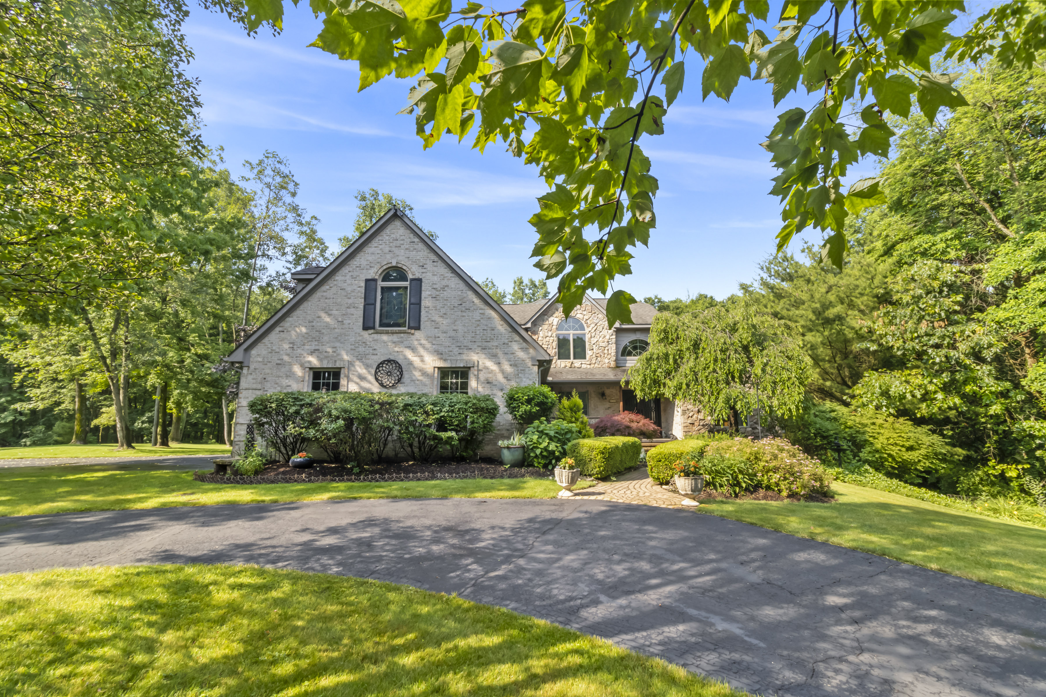 3731 Catherine Anne Ln, Holly, MI 48442 header image.