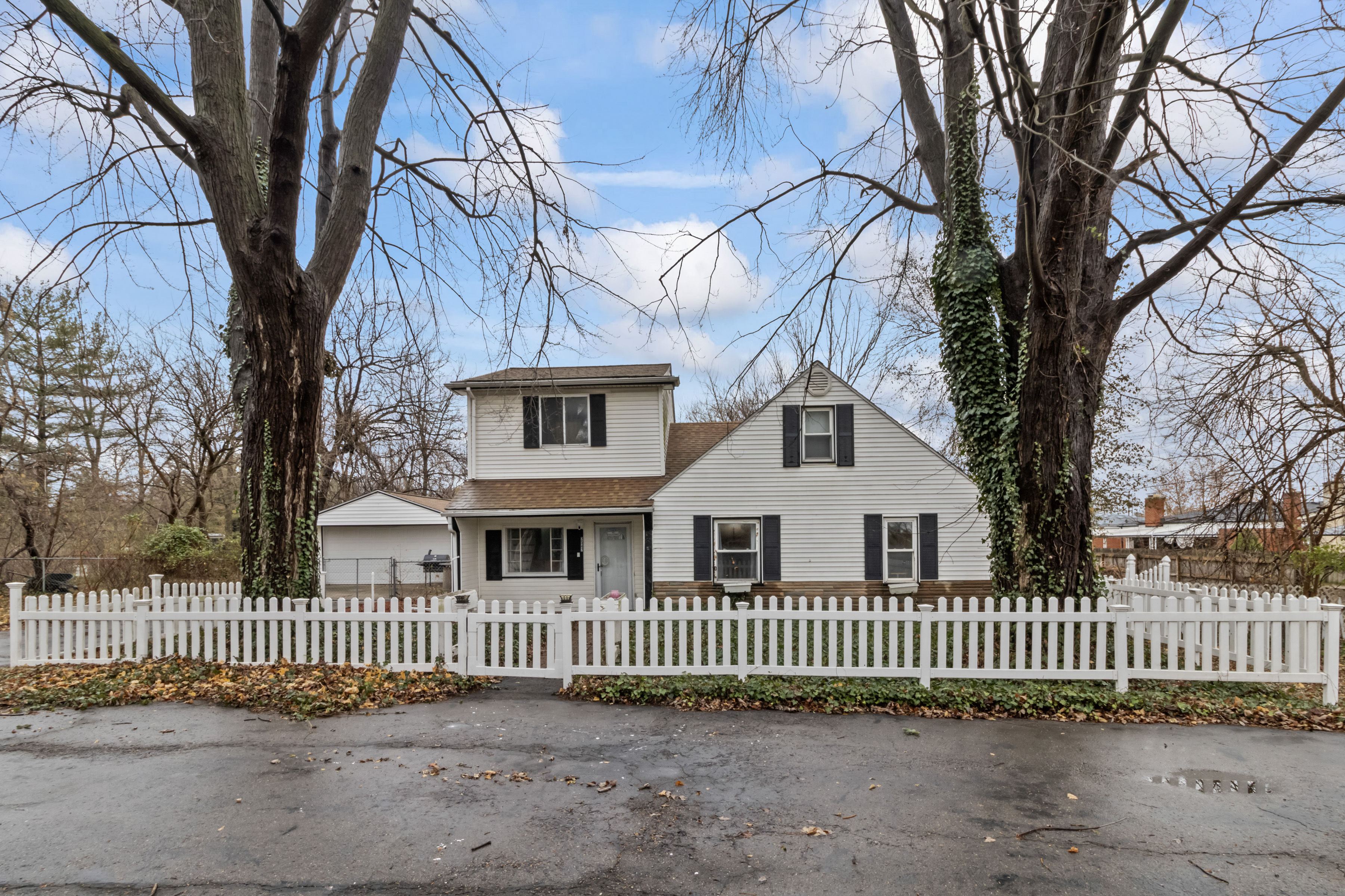 2547 Fred St, Warren, MI 48092 header image.