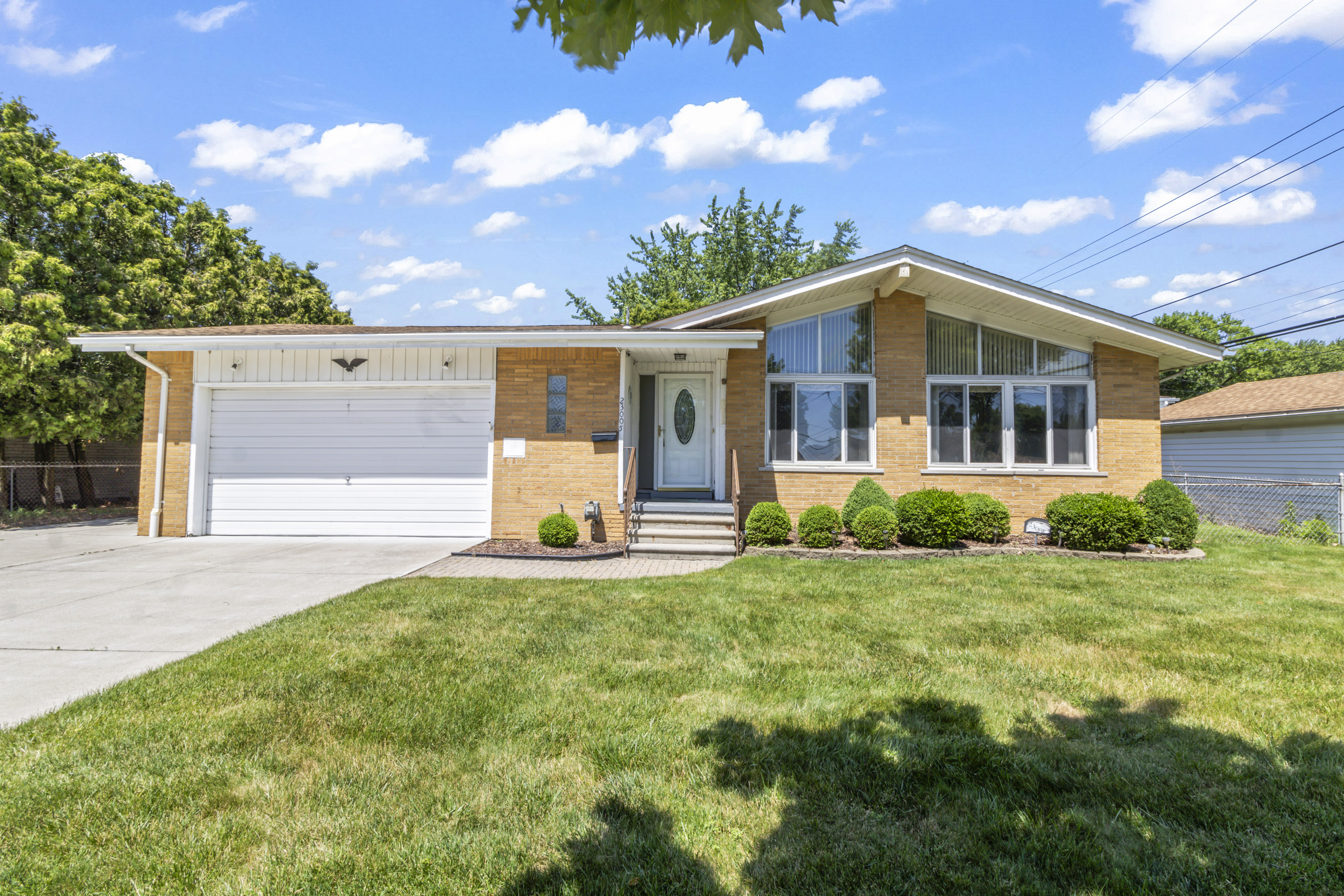 23005 Malvern St, St Clair Shores, MI 48080 header image.