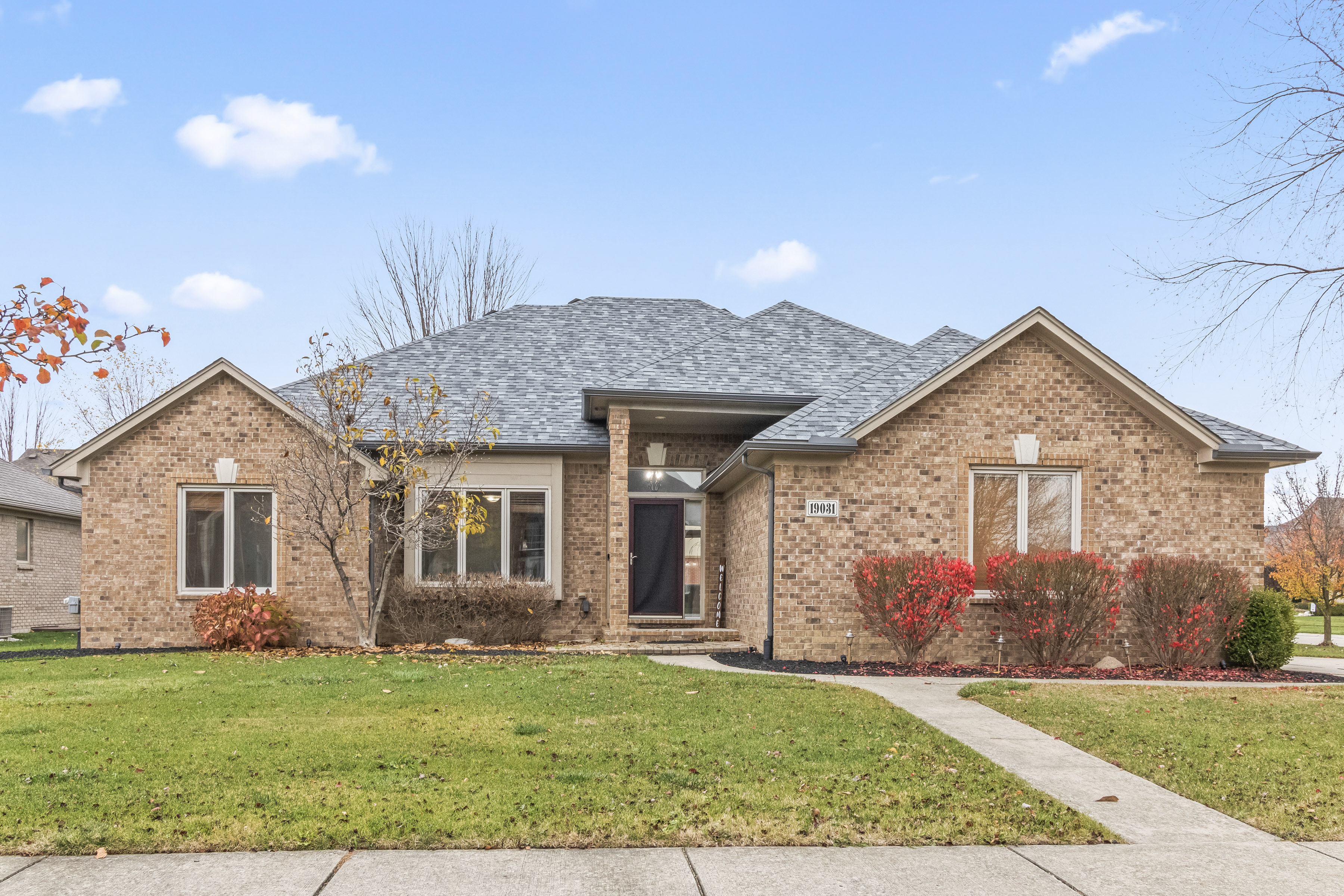 19031 Midway Dr, Macomb, MI 48044 header image.