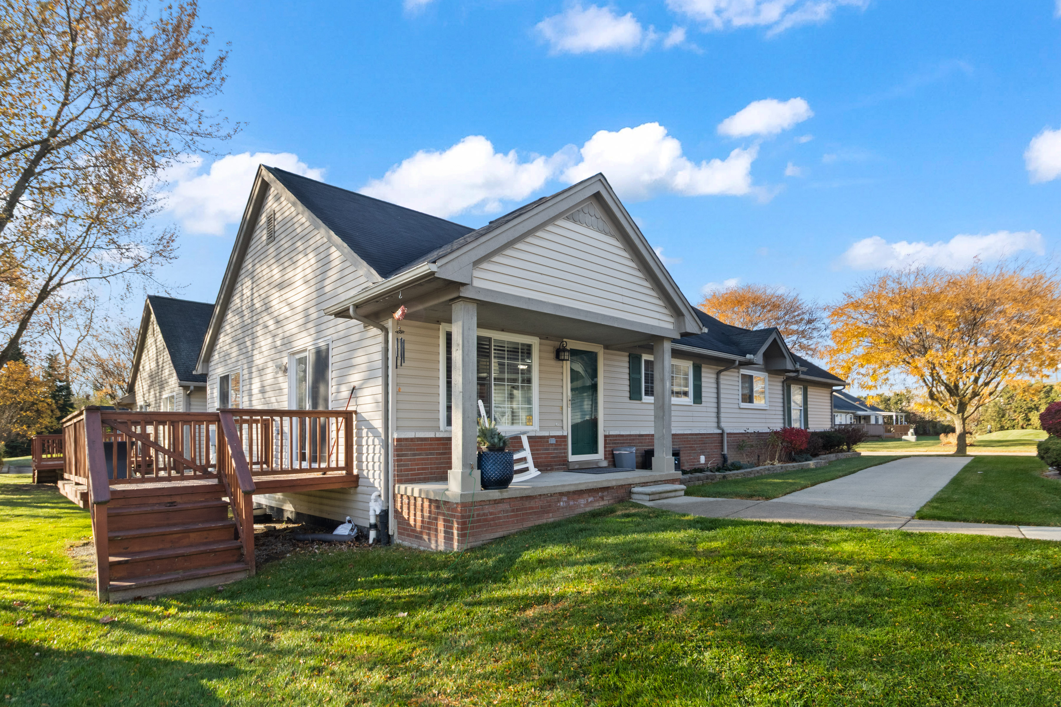 29910 Kenwood Ct, Roseville, MI 48066 header image.