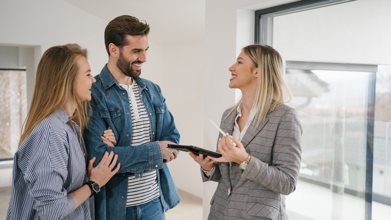 Selling and Buying a Home at the Same Time? Here’s Where to Start header image.
