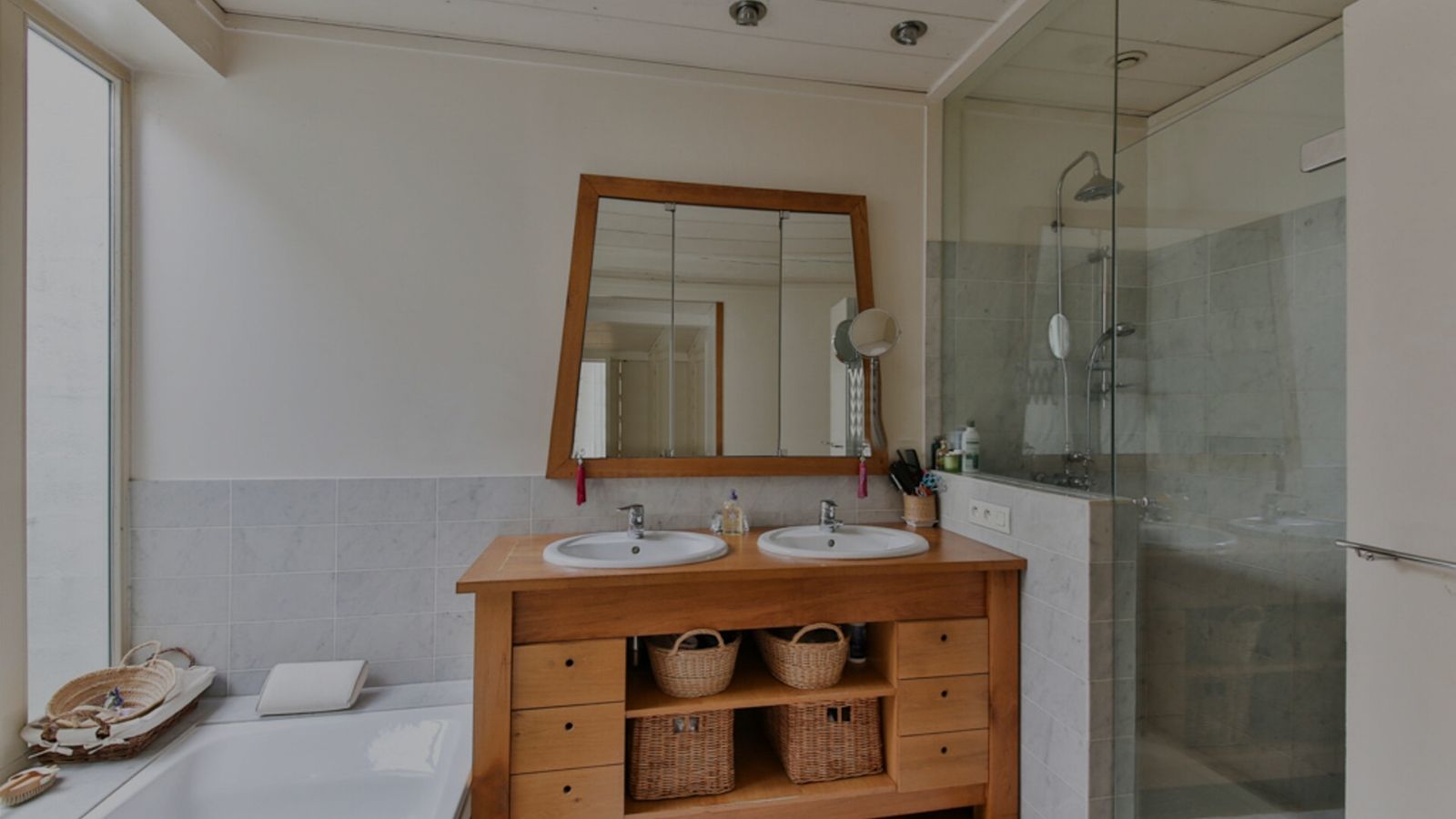 6 Easy Ways to Transform Your Bathroom header image.