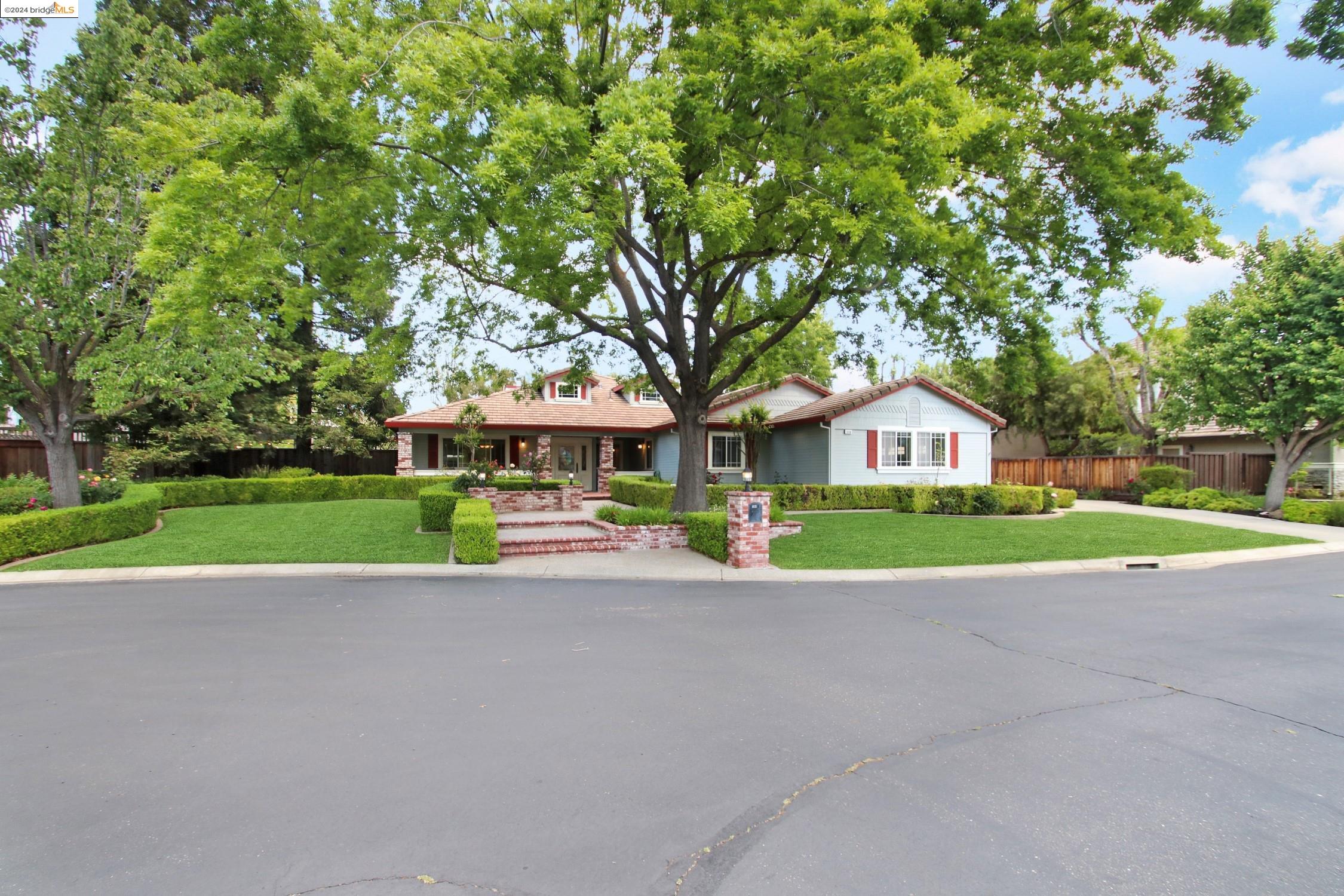 Open Houses April 27/28 header image.