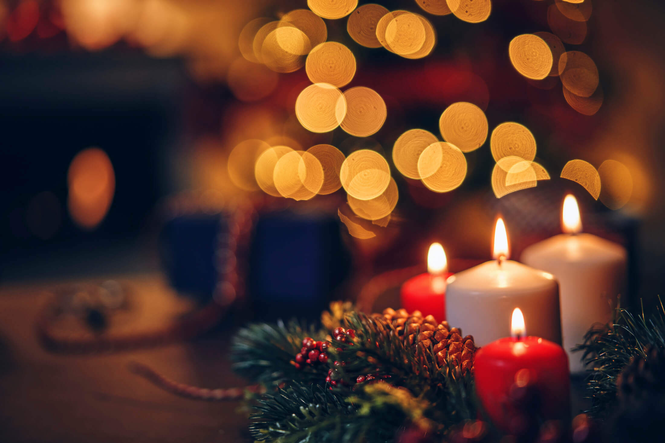 christmas-candles-glowing-bokeh