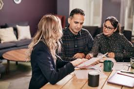 10 Questions To Ask When Interviewing A Real Estate Agent header image.