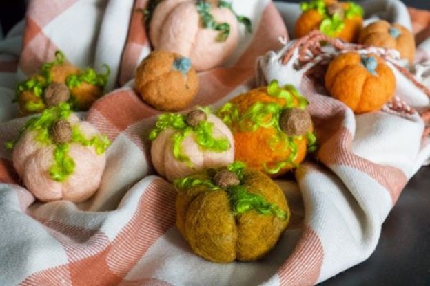 Exploring Salem Oregon: Needle Felting Class – PUMPKINS! header image.
