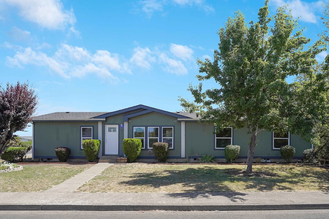 Spacious Dallas OR Home with Many Updates! header image.