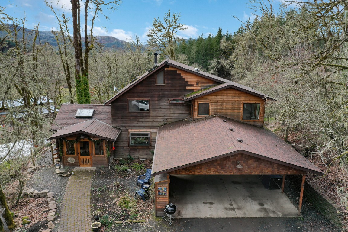 Private Eclectic Monmouth OR Home on Nearly 20 Acres! header image.