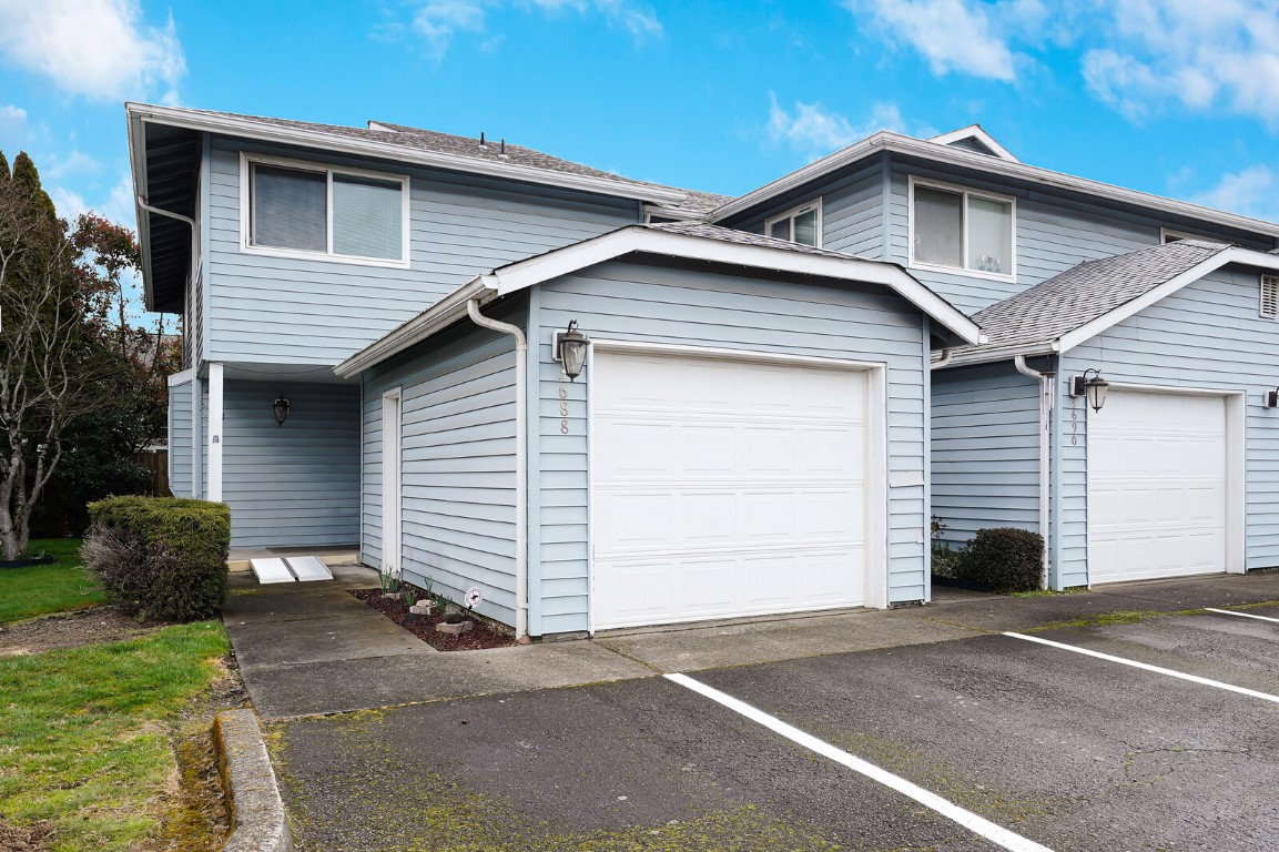 Low Maintenance Salem OR Condo in Convenient Location! header image.