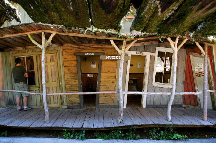 Exploring Salem Oregon: Enchanted Forest header image.