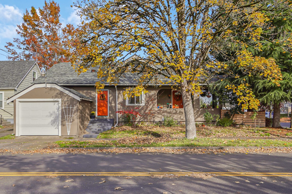 Charming Salem OR Home with Tasteful Updates! header image.