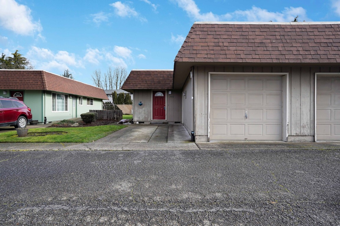 Salem OR Condo with Bright, Open Floor Plan! header image.