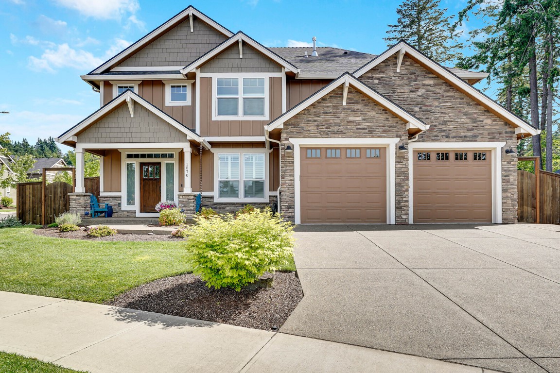 Stunning High-End Custom Home in Desirable Sabre Ridge Estates! header image.