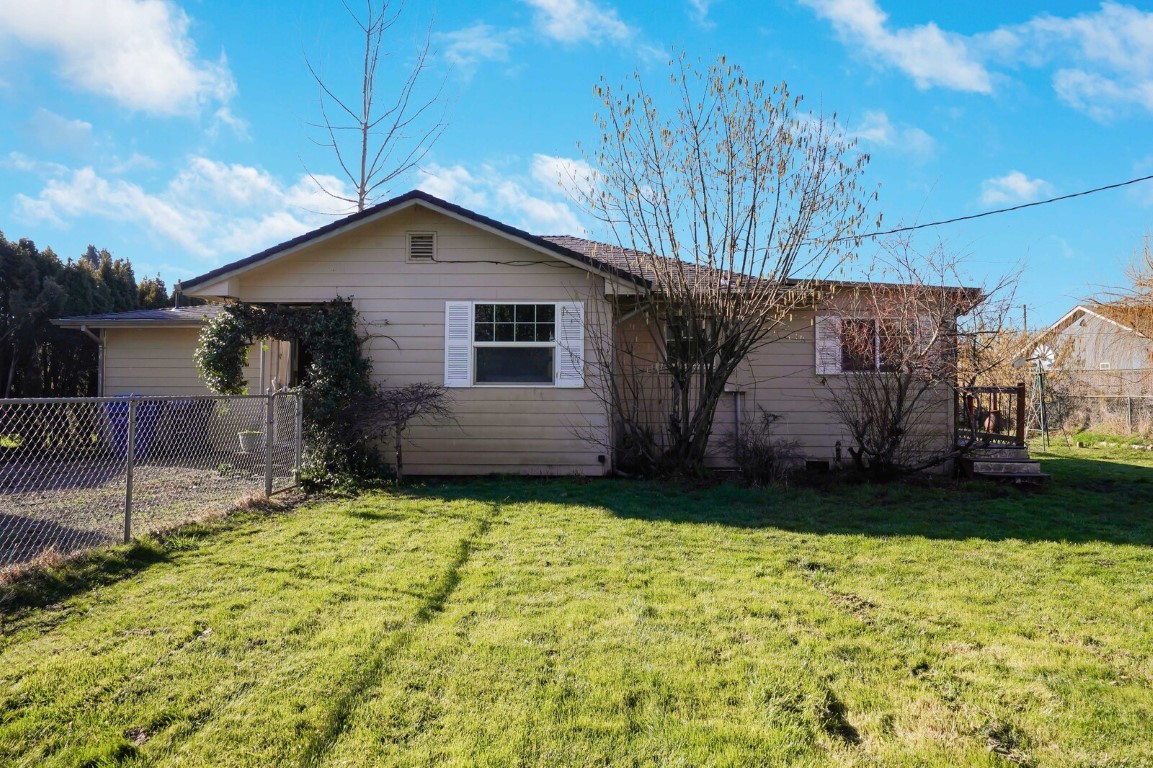 Eclectic Salem OR Charmer with Country Feel! header image.