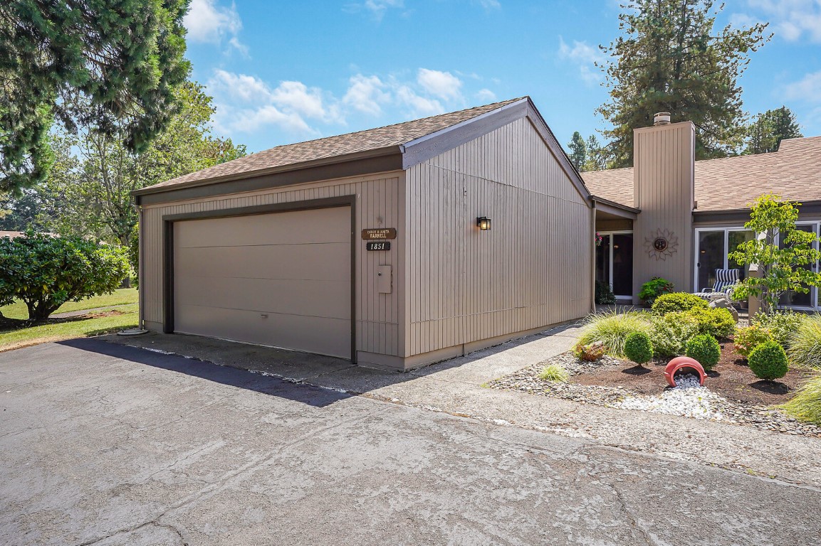 Enjoy Tons of Space at this Darling Battlecreek Commons Condo! header image.