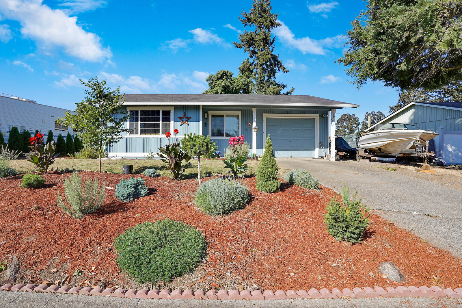 Beautifully Updated Home in Aumsville header image.