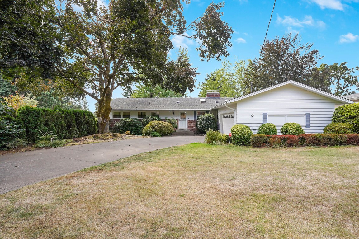 Delightful S Salem OR Home Tucked Away in Established Neighborhood! header image.