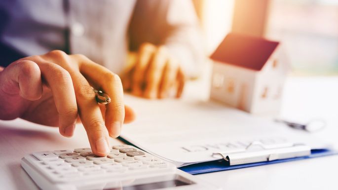 6 Refinancing Mistakes Homeowners Risk Making Right Now header image.