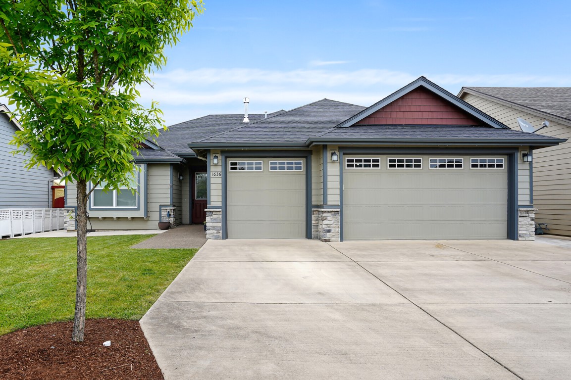 Move-in Ready, Open Concept Dallas OR Home! header image.