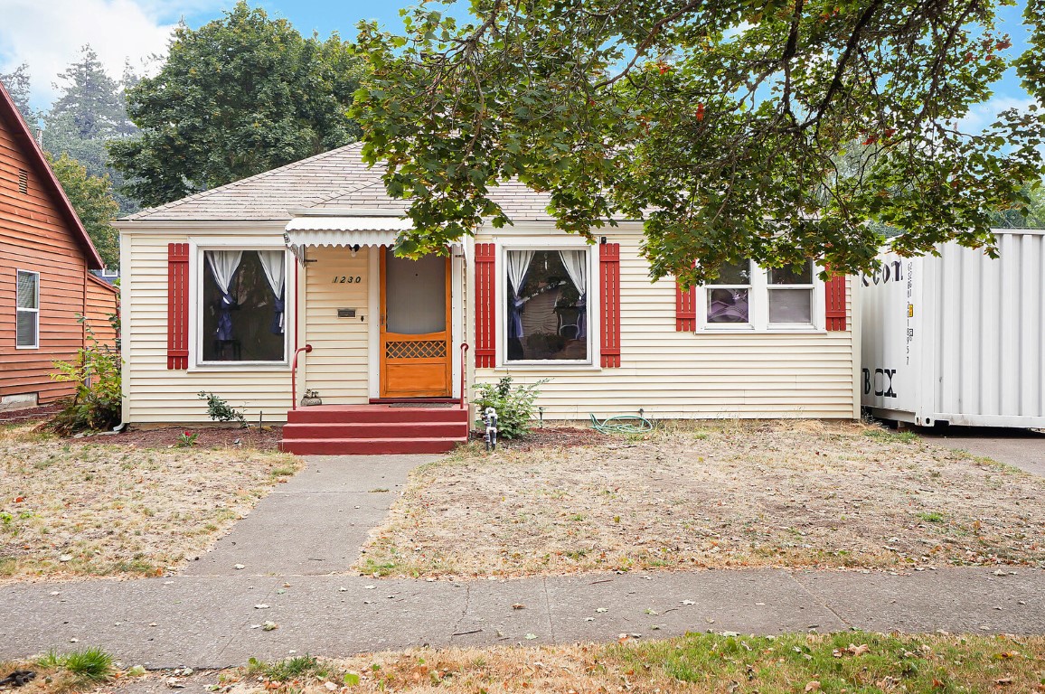 Charming Salem OR Cottage with SO Much Potential! header image.
