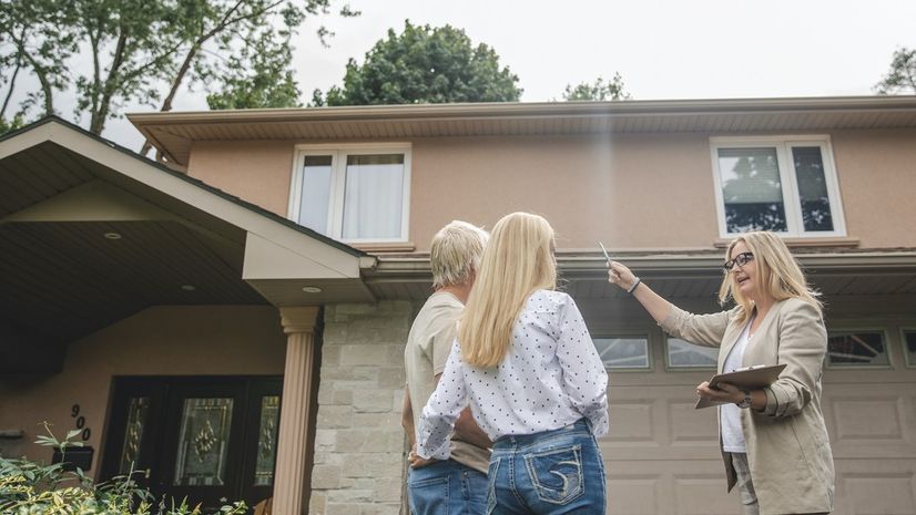 Before You Sell: 8 Curb Appeal Improvements You Need To Fetch Top Dollar header image.