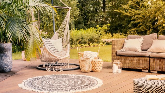 7 Easy Ways To Turn Your Backyard Into Paradise While Sheltering in Place header image.