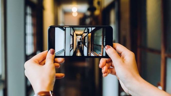 How To Tour a House Today: Tips To Make the Most of Virtual or In-Person Showings header image.